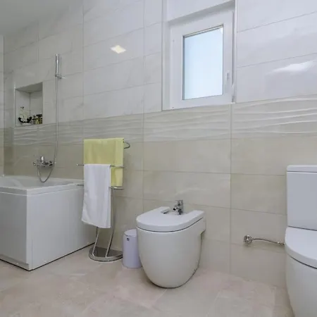 House Ana- For Quite And Relaxing Vacation Seget Vranjica