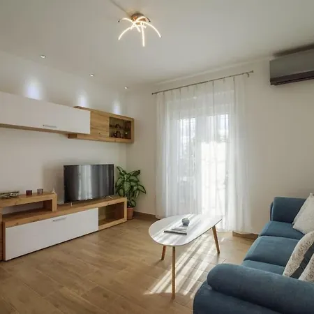 House Ana- For Quite And Relaxing Vacation Seget Vranjica