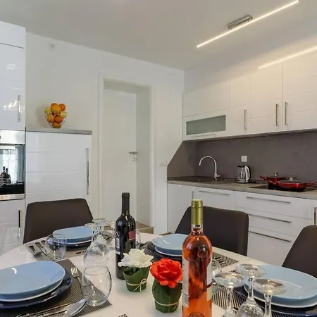 House Ana- For Quite And Relaxing Vacation * Seget Vranjica