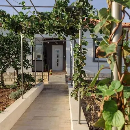 House Ana- For Quite And Relaxing Vacation Holiday home *