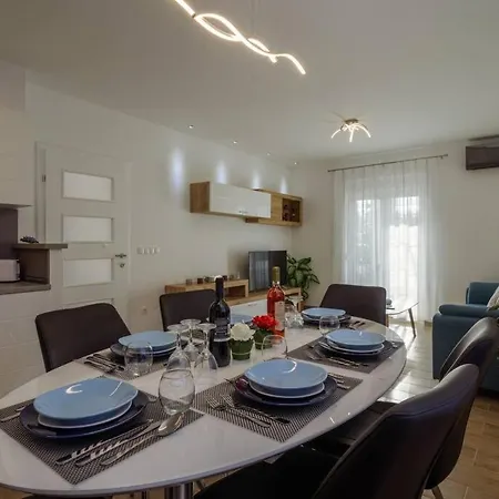 Dom wakacyjny House Ana- For Quite And Relaxing Vacation Seget Vranjica