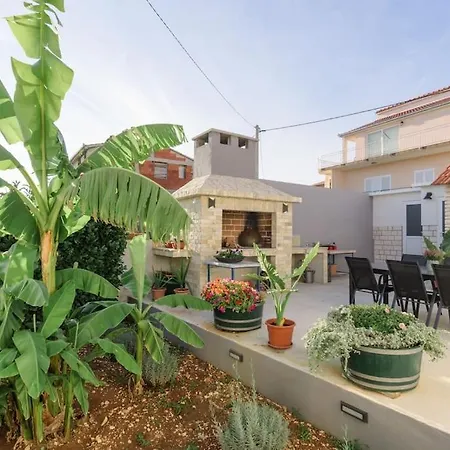 House Ana- For Quite And Relaxing Vacation *