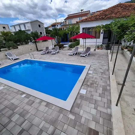 Dom wakacyjny House Ana- For Quite And Relaxing Vacation Seget Vranjica